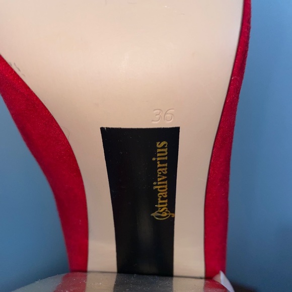 Stradivarius Red Velvet Booties - Picture 5 of 6